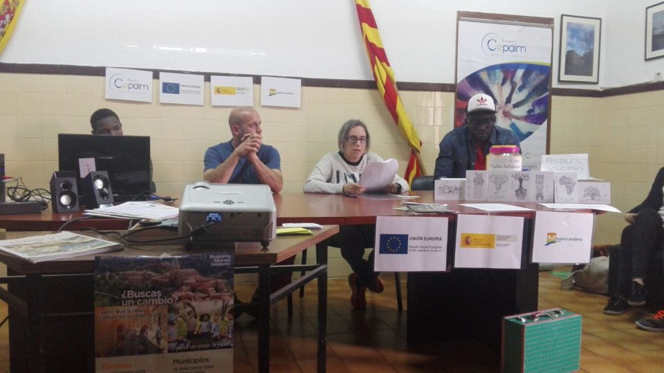CUEVAS CON LOS INMIGRANTES